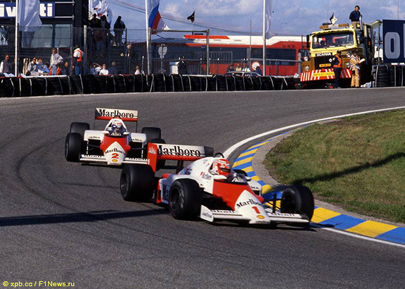 Ники Лауда и Ален Прост на McLaren MP4/2B на трассе Гран При Нидерландов, 1985 год