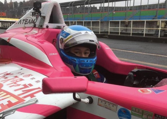 Макс Сало за рулём машины японской Формулы 4