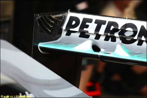 Заднее крыло Mercedes GP
