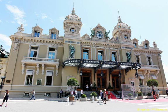 Знаменитое казино в Монте-Карло