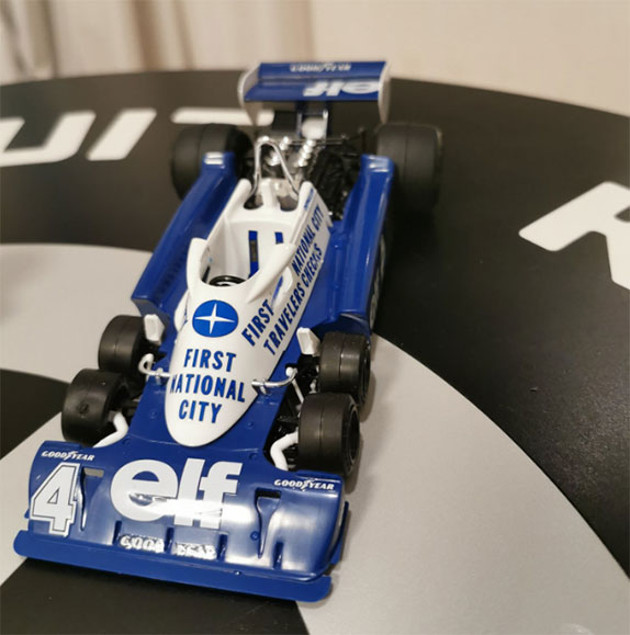 Модель Tyrrell P34, собранная Романом Грожаном