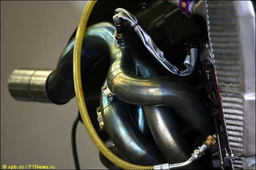Выхлопная труба двигателя Renault V8