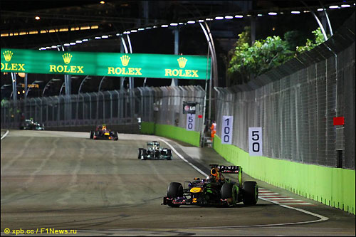 Себастьян Феттель на трассе Гран При Сингапура