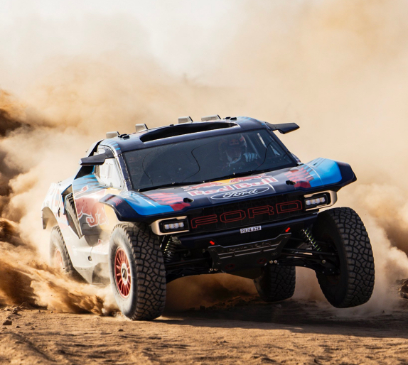 Карлос Сайнс исптывает Ford Raptor на дистанции Rally Morocco, фото из социальных сетей