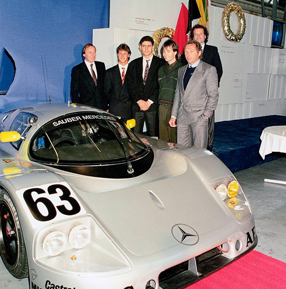 Молодые пилоты Mercedes Шумахер, Вендлингер и Френтцен на презентации перед сезоном 1990 вместе с Йохеном Массом. Фото Daimler