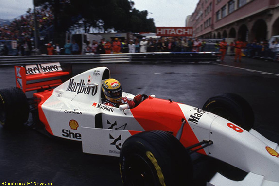 Айртон Сенна за рулём машины McLaren, 1993 год