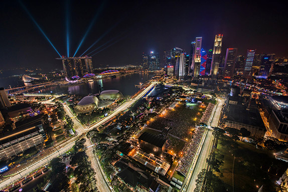 Вид на современный Сингапур во время Гран При Формулы 1