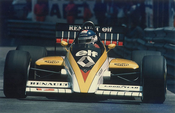Патрик Тамбэ за рулём Renault, 1985 год