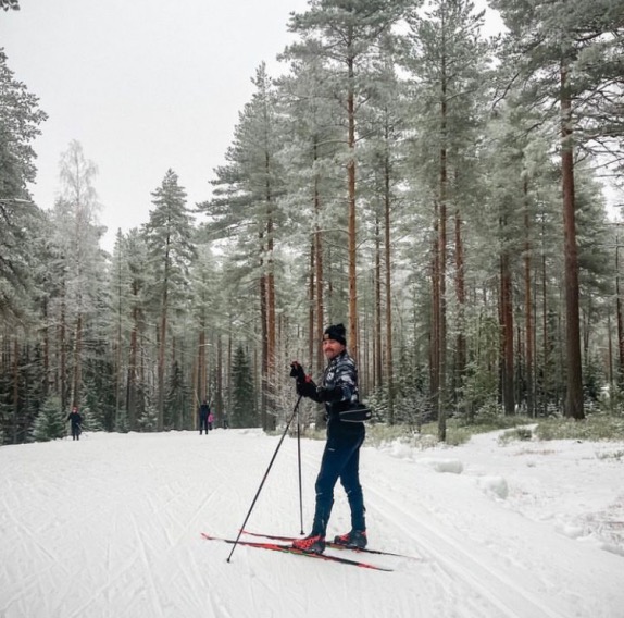 Валттери Боттас успел побывать на родине и покататься на лыжах, фото из социальных сетей