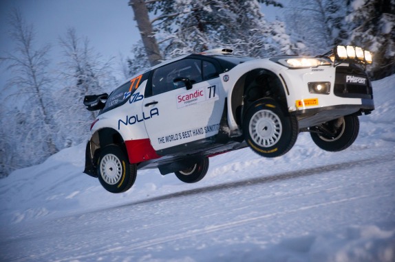 Валттери Боттас на дистанции Arctic Rally, фото из Twitter гонщика