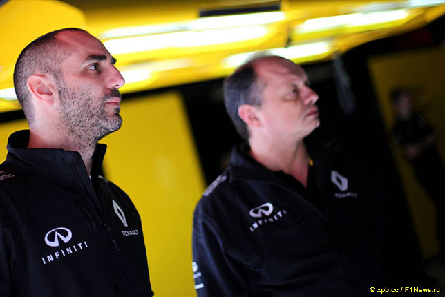 Сирил Абитебул (слева) и Фредерик Вассёр, гоночный директор Renault F1