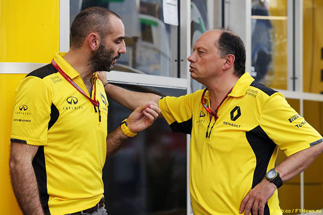 Сирил Абитебул (слева) и Фредерик Вассёр, руководитель команды Renault F1