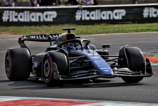 Алекс Элбон за рулём Williams FW46 на трассе в Монце, фото XPB