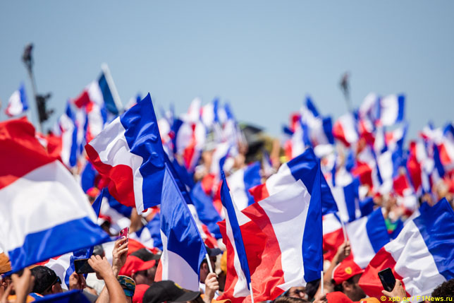 Болельщики с флагами Франции