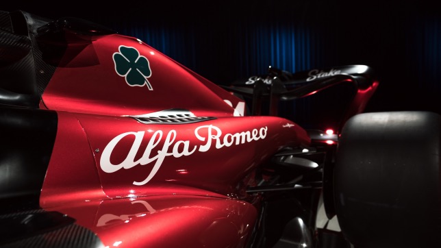 Логотипы Alfa Romeo на новой машине С43, фото пресс-службы Sauber
