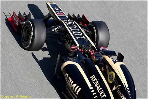 Роман Грожан за рулем Lotus E20 на тестах в Хересе