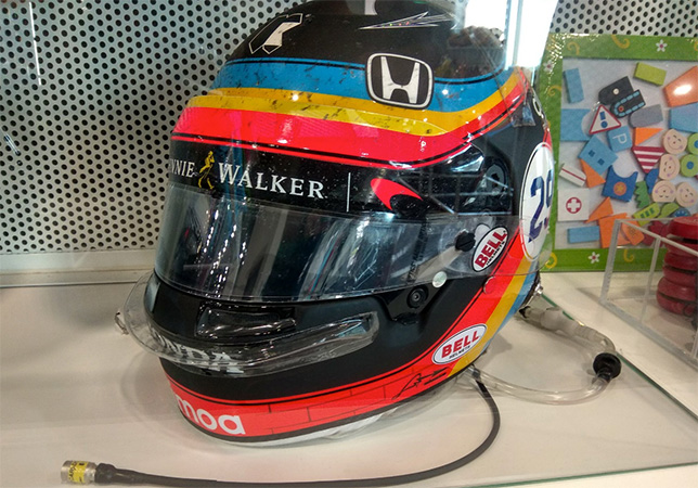 Оригинальный шлем, в котором Фернандо Алонсо выступал в Indy 500