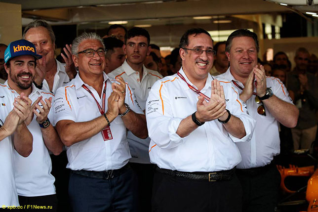 Фернандо Алонсо, Мансур Оджей, бахрейнские акционеры McLaren и Зак Браун