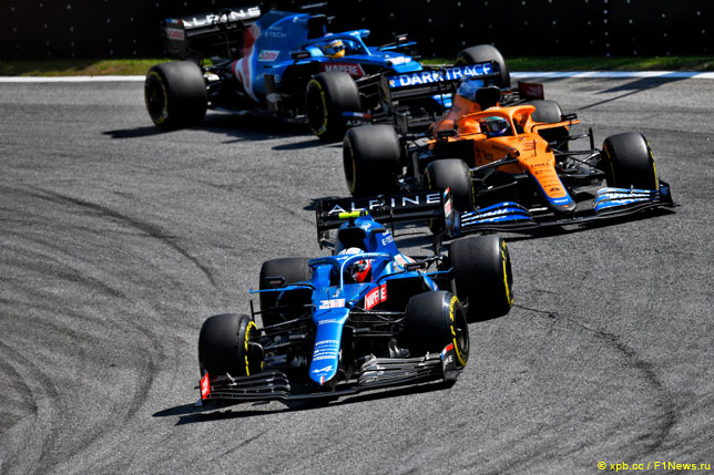 Гонщики Alpine F1 и McLaren