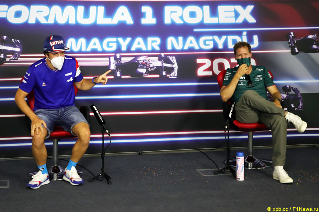Фернандо Алонсо и Себастьян Феттель на пресс-конференции перед Гран При Венгрии 2021 года
