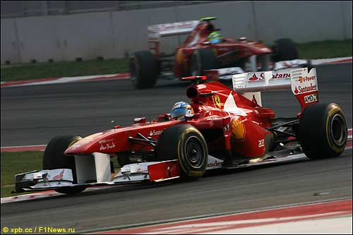 Гонщики Ferrari на трассе Гран При Индии