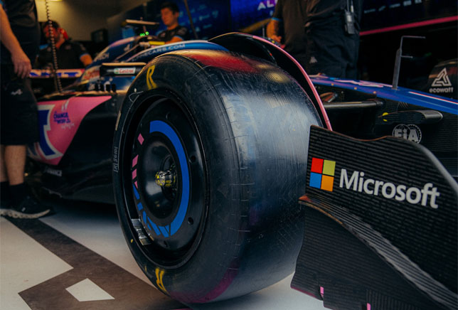 Прототип шины Pirelli сезона 2024 года на машине Alpine