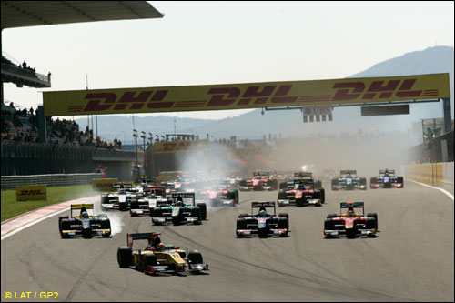 Роман Грожан лидирует на старте субботней гонки GP2 в Турции