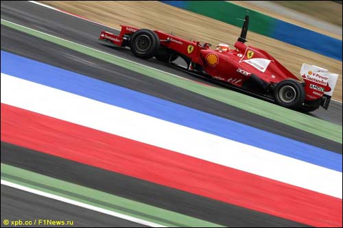 Жюль Бьянки за рулем Ferrari на тестах в Маньи-Куре