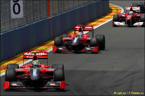 Пилоты Virgin Racing на трассе Гран При Европы 2010 года