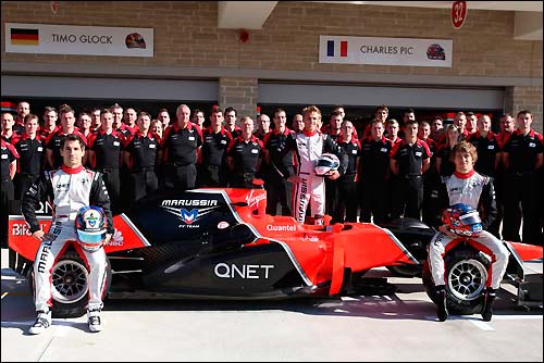 Marussia F1 Team - групповое фото в Остине