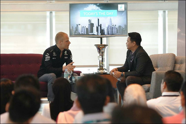 Валттери Боттас на встрече с сотрудниками Petronas