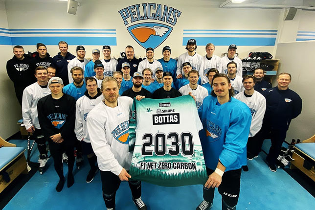 Хоккеисты «Пеликанс» приветствуют Валттери Боттаса