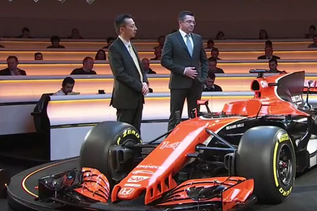 Юсуке Хасэгава и Эрик Булье на презентации McLaren