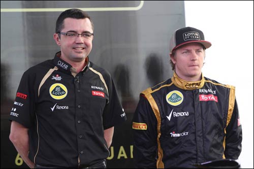 Руководитель Lotus F1 Эрик Булье и пилот Кими Райкконен на презентации в Хересе
