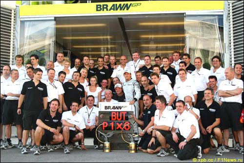 В Brawn GP празднуют победу