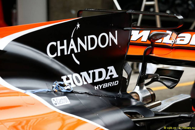 Логотип Honda на кожухе двигателя McLaren