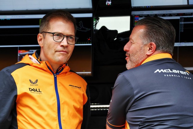 Зак Браун (справа) и Андреас Зайдль, руководитель команды McLaren, фото XPB