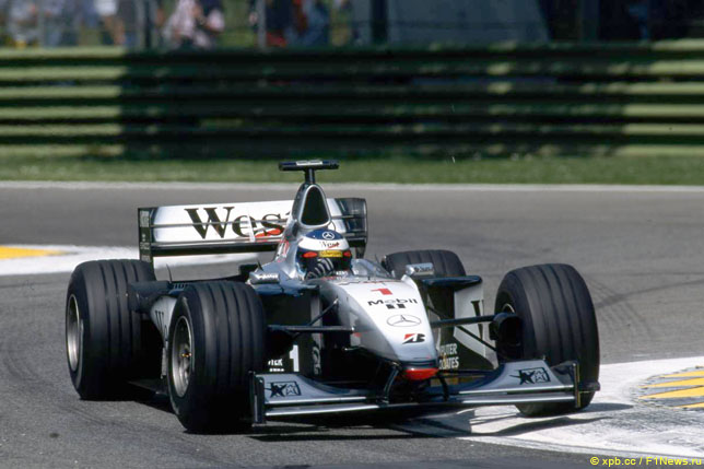 Мика Хаккинен за рулём McLaren MP4/14 в Имоле, 1999 год
