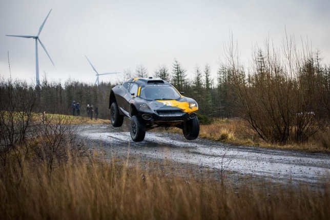 Дженсон Баттон за рулём Odyssey на тестах в Уэльсе, фото из Instagram гонщика