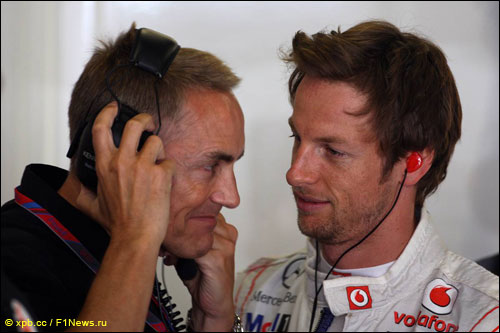 Руководитель McLaren Мартин Уитмарш с Дженсоном Баттоном