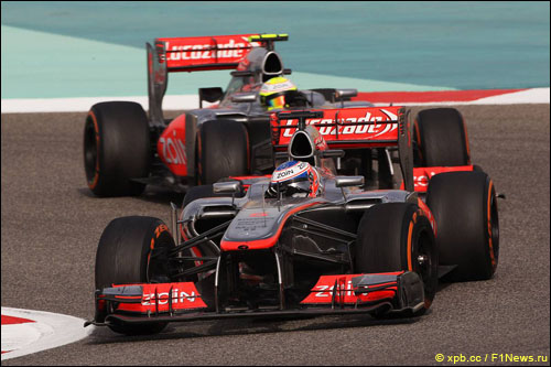 Борьба Джесона Баттона и Серхио Переса в Гран При Бахрейна