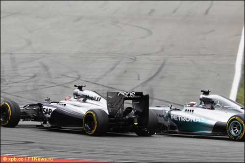 Столкновение машин Дженсона Баттона и Льюиса Хэмилтона на 30-м круге Гран При Германии
