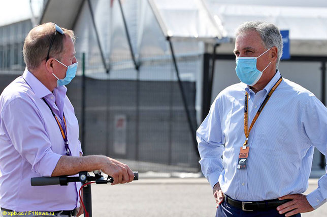 Мартин Брандл, комментатор Sky Sports, и Чейз Кэри, исполнительный директор Формулы 1