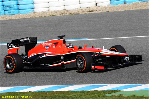 Макс Чилтон за рулем Marussia MR02 на тестах в Хересе