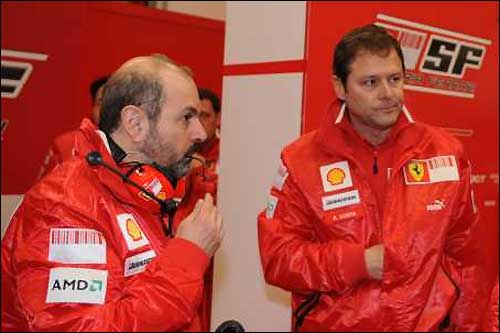 Технический директор Ferrari Альдо Коста (справа) и главный моторис Жиль Симон