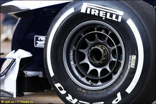 Pirelli на Williams FW35