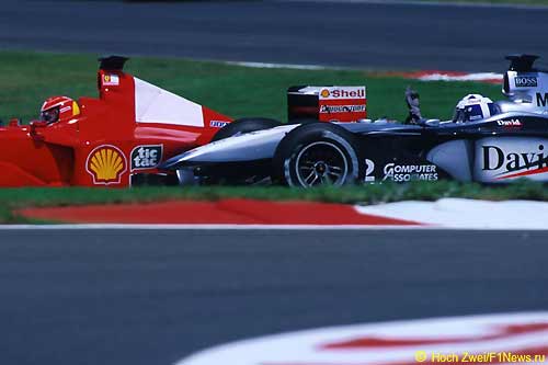Дэвид Култхард и Михаэль Шумахер во время Гран При Франции 2000-го года