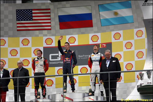 Конор Дэли, Даниил Квят и Факундо Регалиа на подиуме гонки GP3