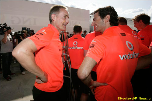 Педро с руководителем McLaren Мартином Уитмаршем