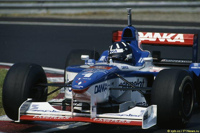 Деймон Хилл за рулём машины Arrows в 1997 году